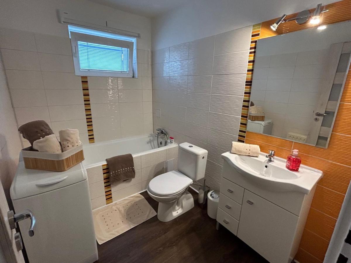 Komfortny Apartman So Zahradou A Sukromnym Parkoviskom-Nonstop Check-In Μπάνσκα Μπίστριτσα Εξωτερικό φωτογραφία